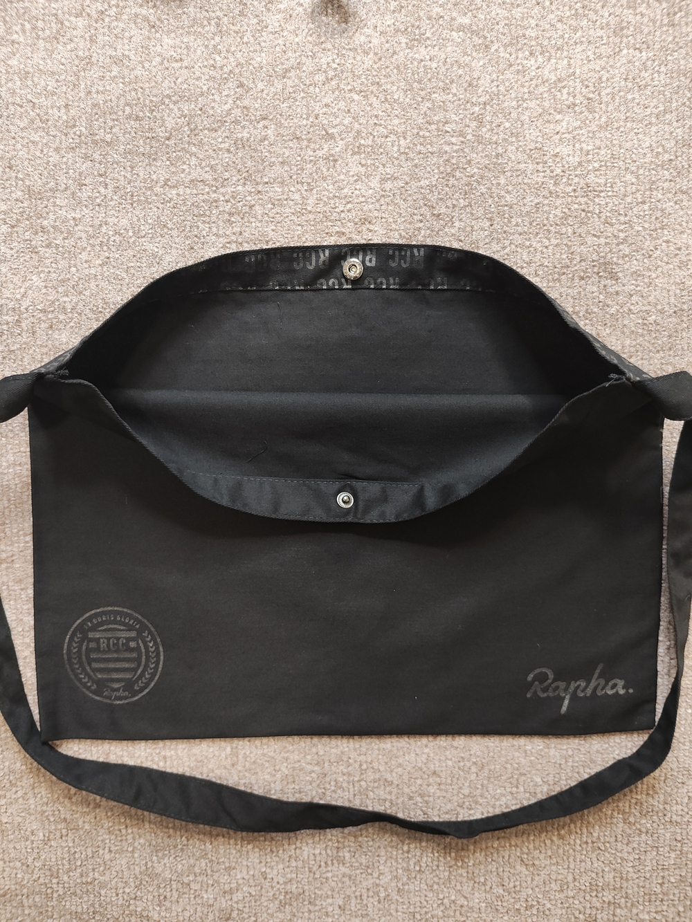 Rapha Musette/Feed Bag - Black RCC (Rapha Cycle Club) Edition - Picture 3 of 5